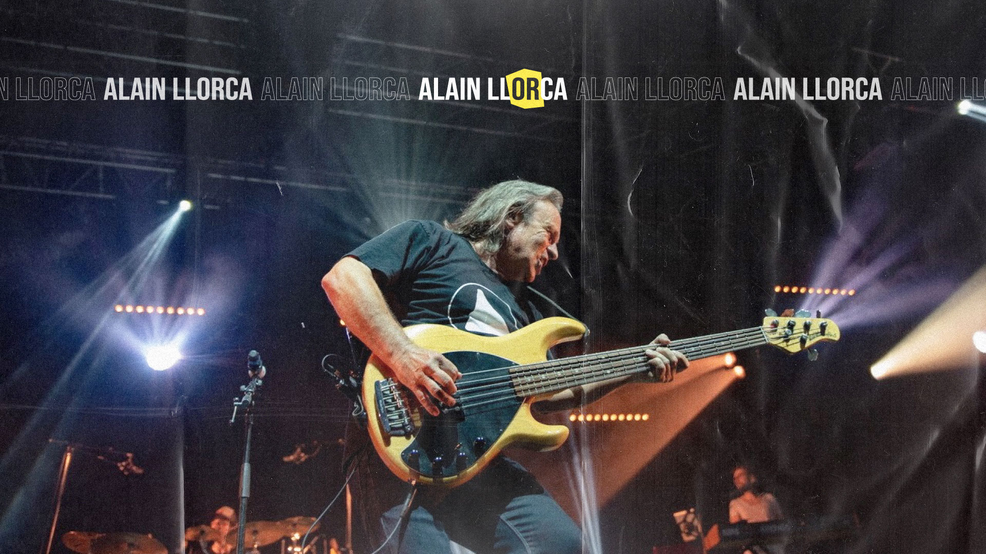 Alain Llorca bassiste sur scène